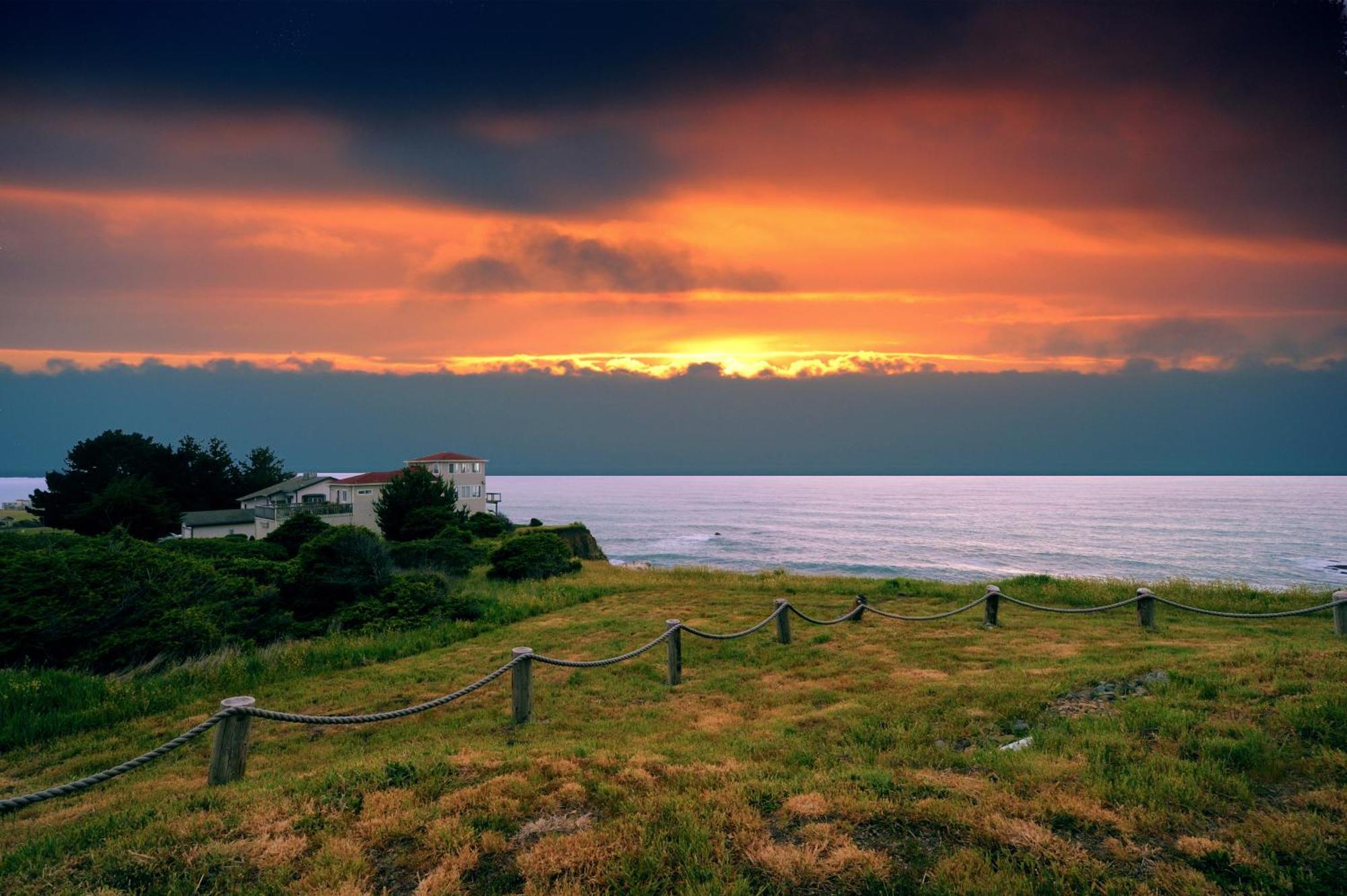 Amazing Oceanview 2 Bedroom Oceanfront! By Oceanviewhottubs Shelter Cove, Ca Tesla Ev Station Kültér fotó
